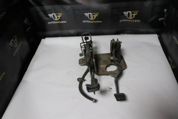 FORD CUSTOM 330 L 125 PS ÇIKMA PARÇA  DEBRİYAJ PEDALI